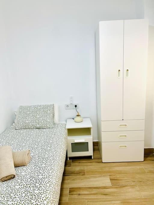 New Spacious And Cozy Apartment - Malaga Exterior photo